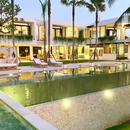 Villa Sapta Bayu - Luxurious Heaven In The Heart Of Canggu-3